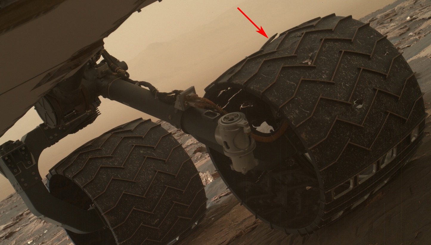 msl-rover-wheel-damage-pia21486-fleche.jpg